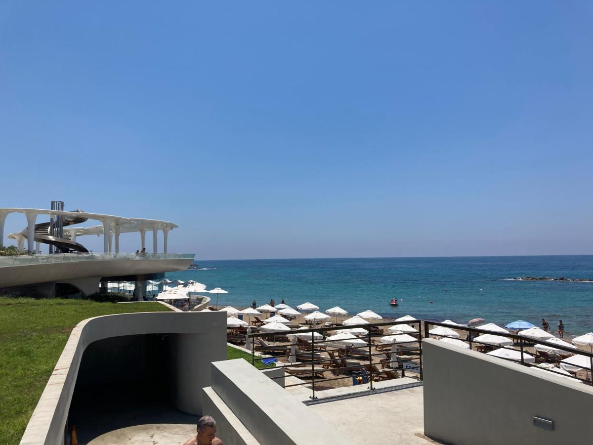Sun Julz Apartments On The Beach Paphos Exterior photo