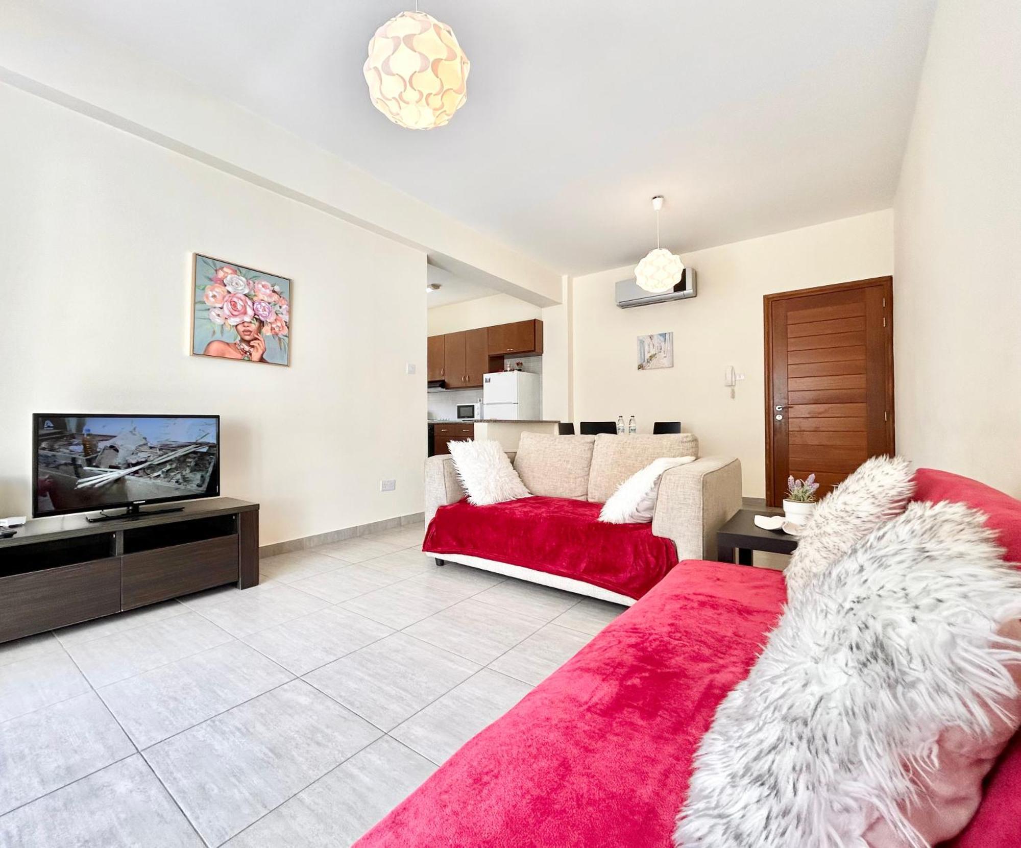Sun Julz Apartments On The Beach Paphos Exterior photo