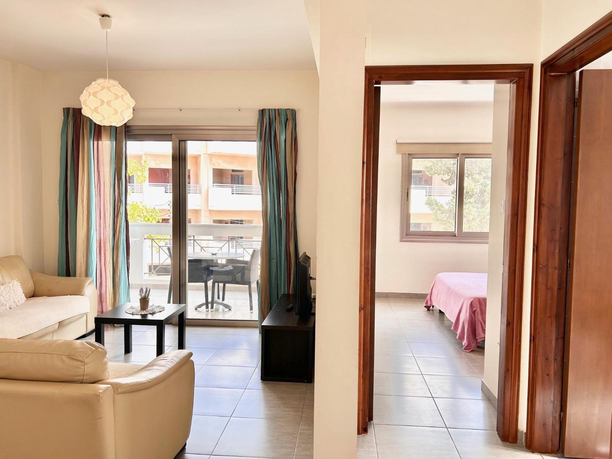 Sun Julz Apartments On The Beach Paphos Exterior photo