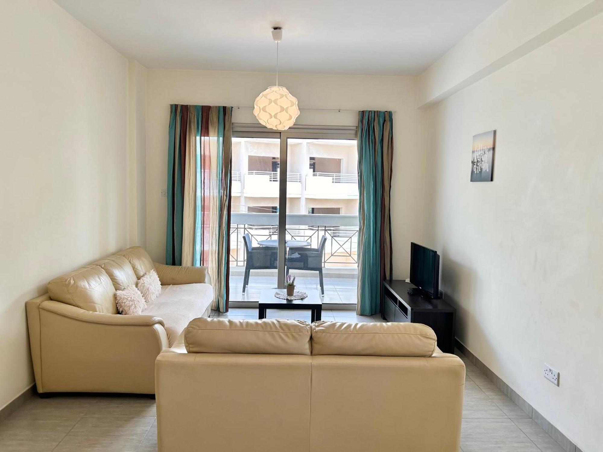 Sun Julz Apartments On The Beach Paphos Exterior photo
