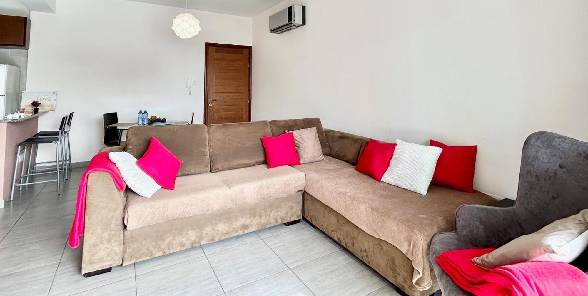 Sun Julz Apartments On The Beach Paphos Exterior photo