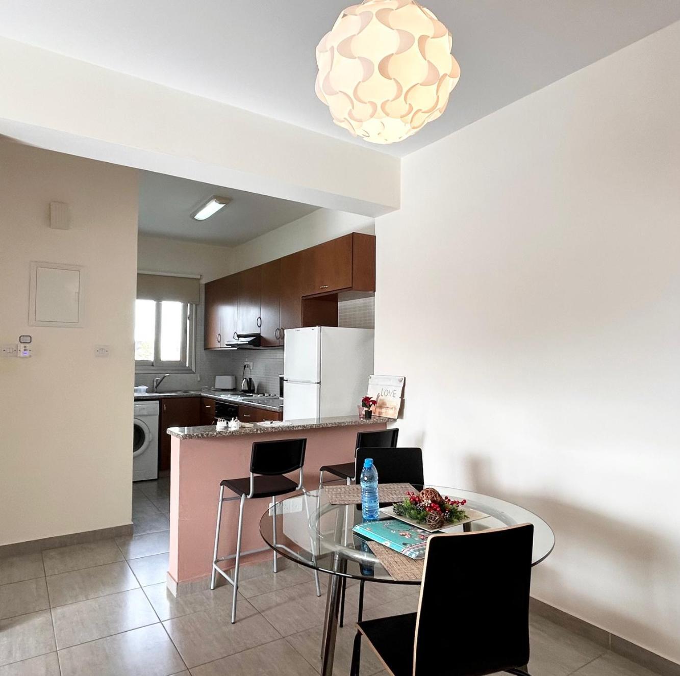 Sun Julz Apartments On The Beach Paphos Exterior photo