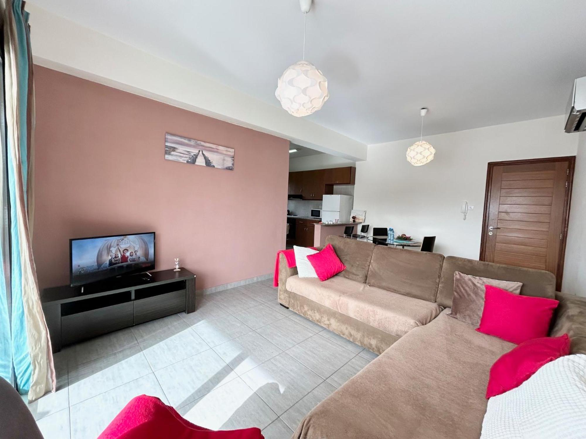 Sun Julz Apartments On The Beach Paphos Exterior photo