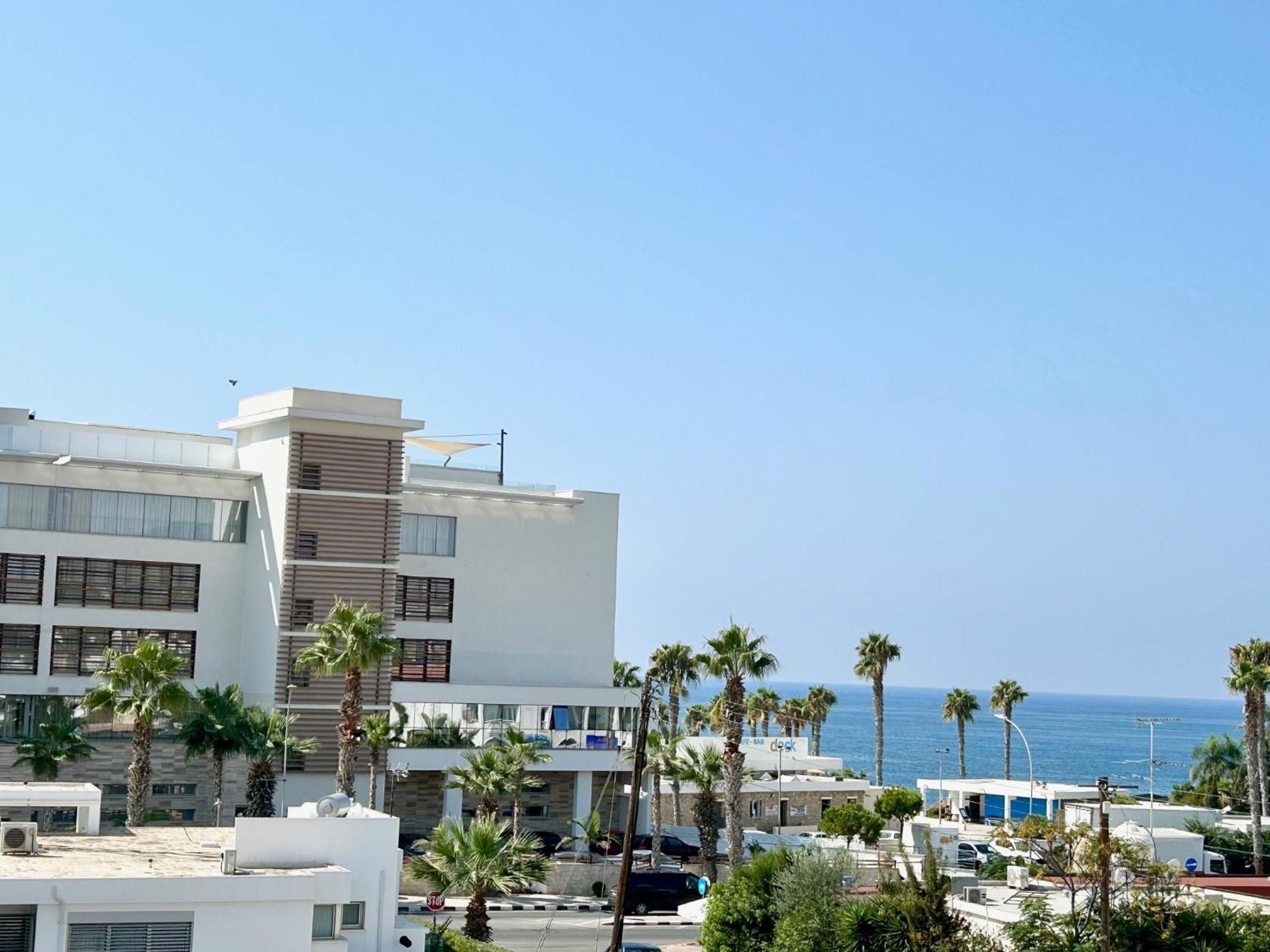 Sun Julz Apartments On The Beach Paphos Exterior photo