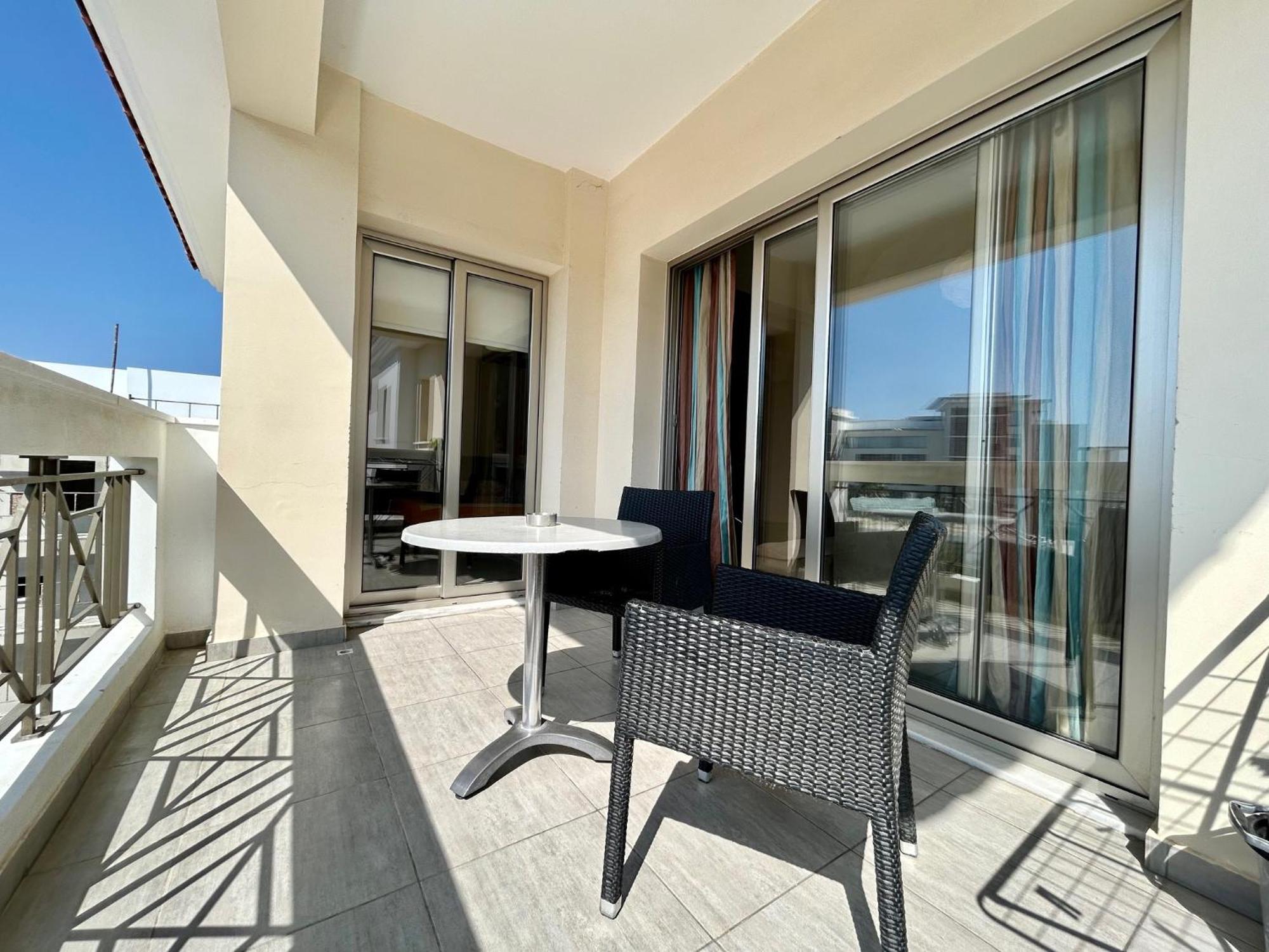 Sun Julz Apartments On The Beach Paphos Exterior photo