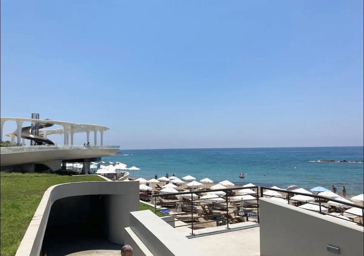 Sun Julz Apartments On The Beach Paphos Exterior photo