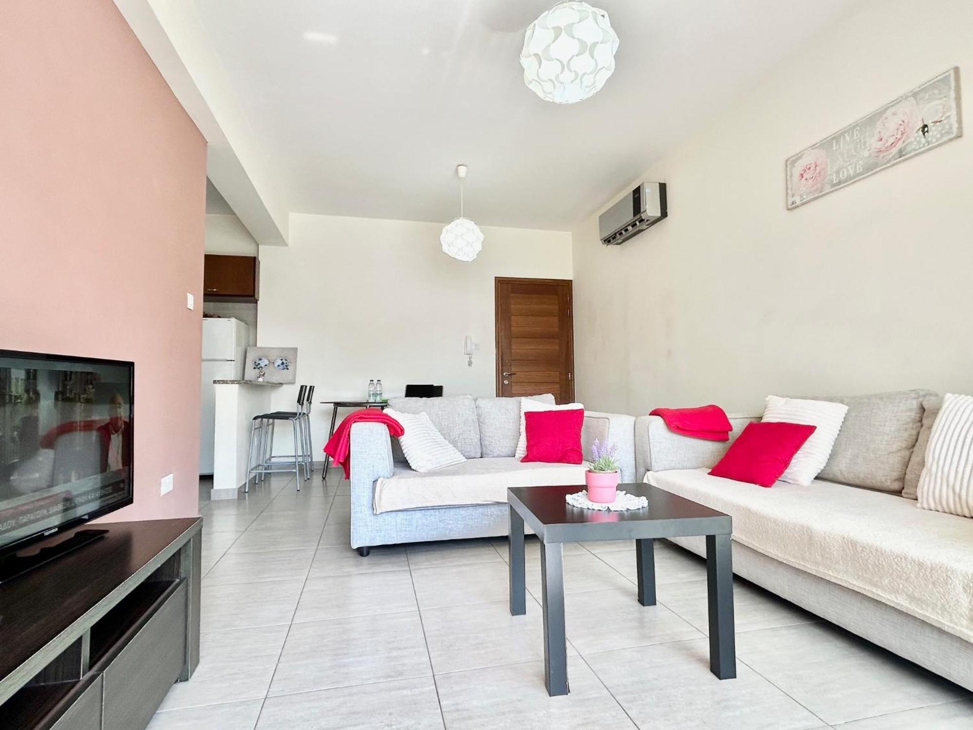 Sun Julz Apartments On The Beach Paphos Exterior photo