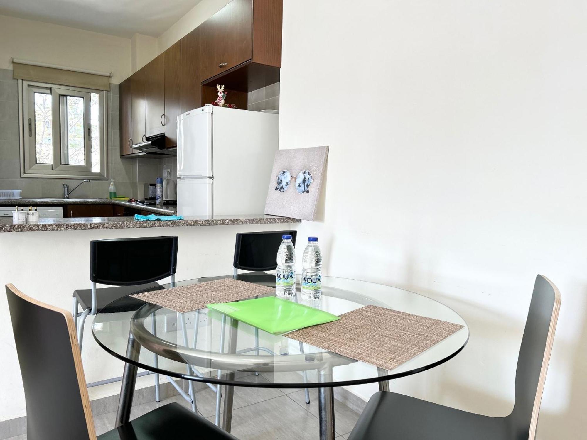 Sun Julz Apartments On The Beach Paphos Exterior photo