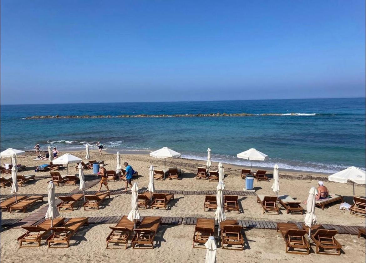 Sun Julz Apartments On The Beach Paphos Exterior photo
