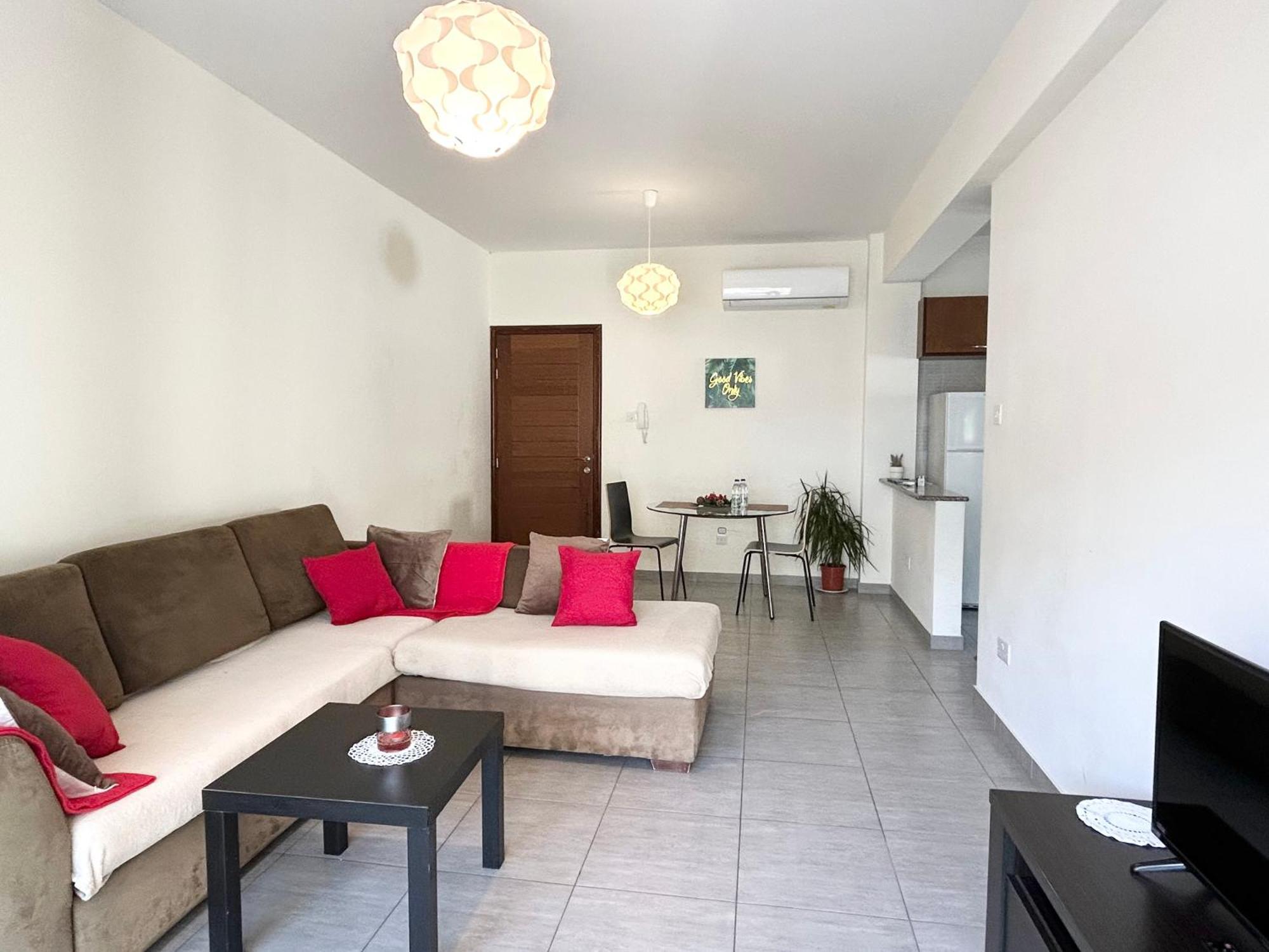 Sun Julz Apartments On The Beach Paphos Exterior photo