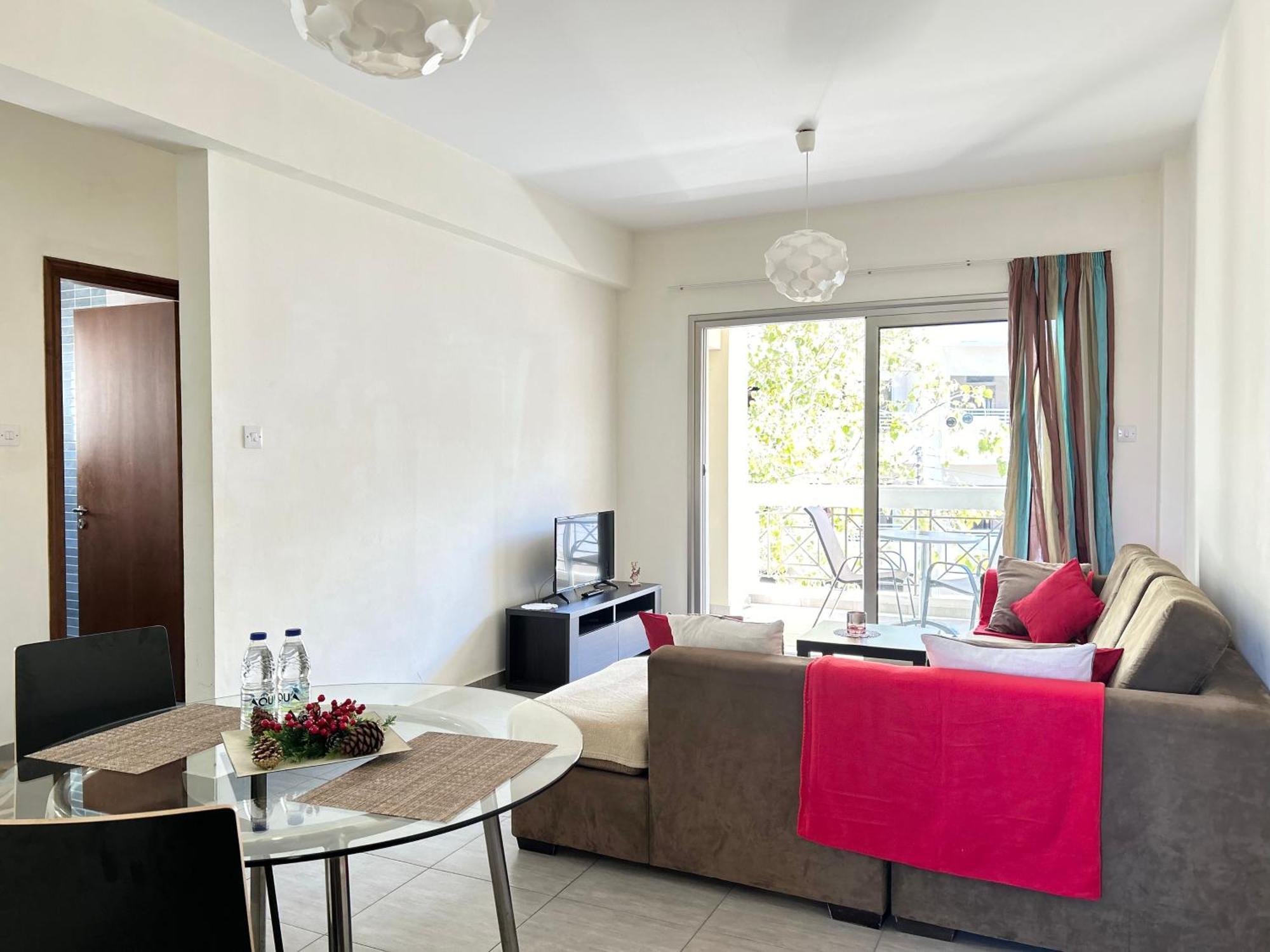 Sun Julz Apartments On The Beach Paphos Exterior photo