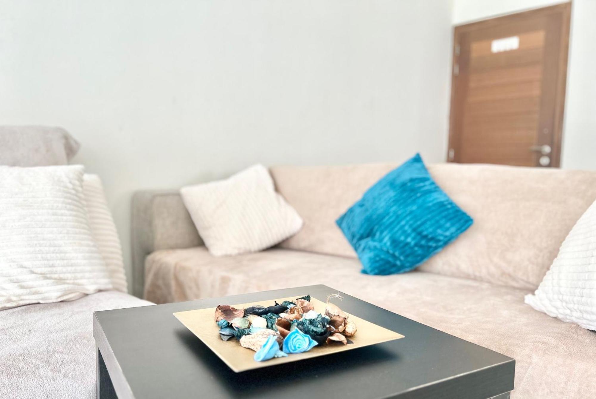 Sun Julz Apartments On The Beach Paphos Exterior photo
