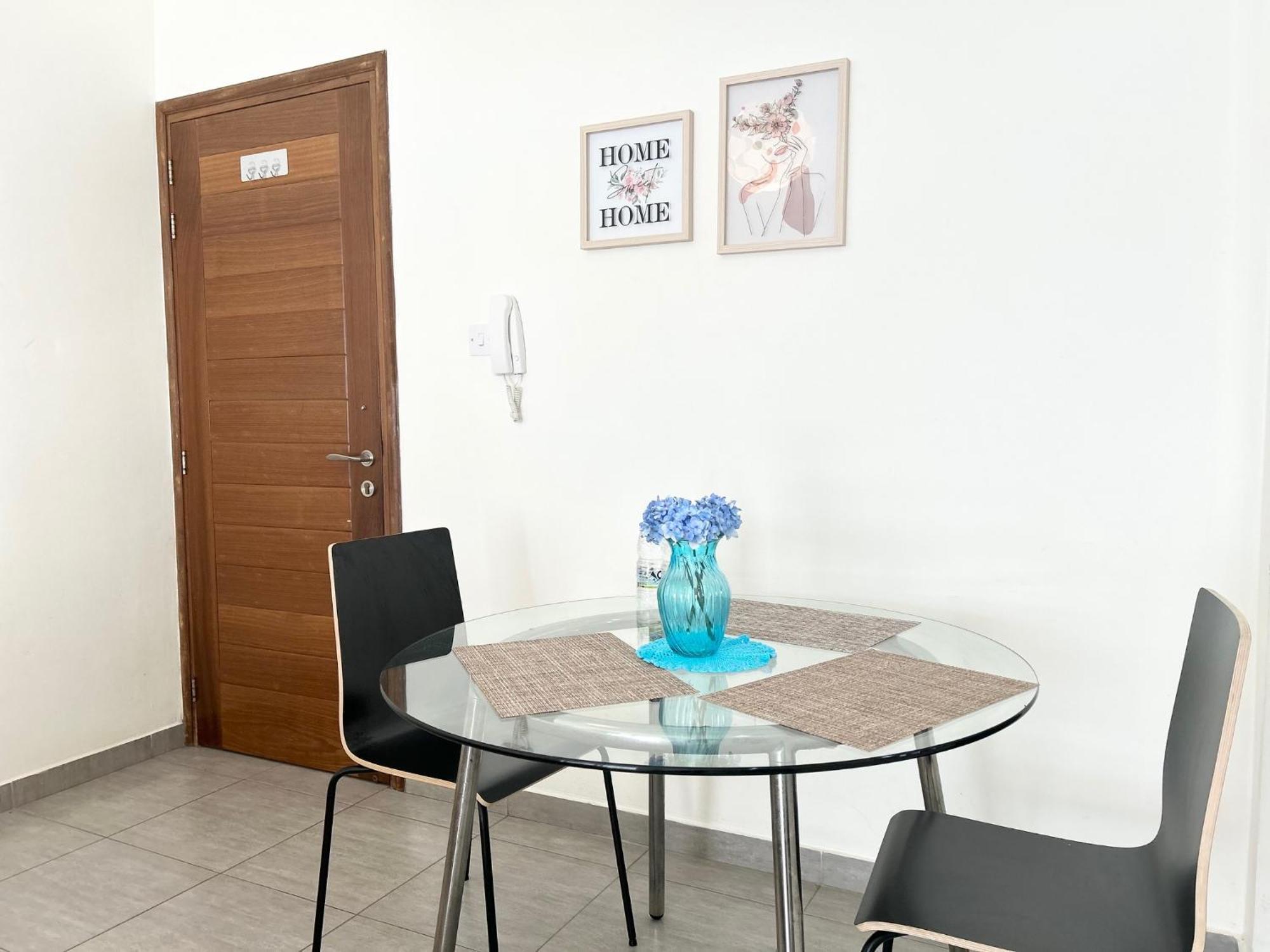Sun Julz Apartments On The Beach Paphos Exterior photo