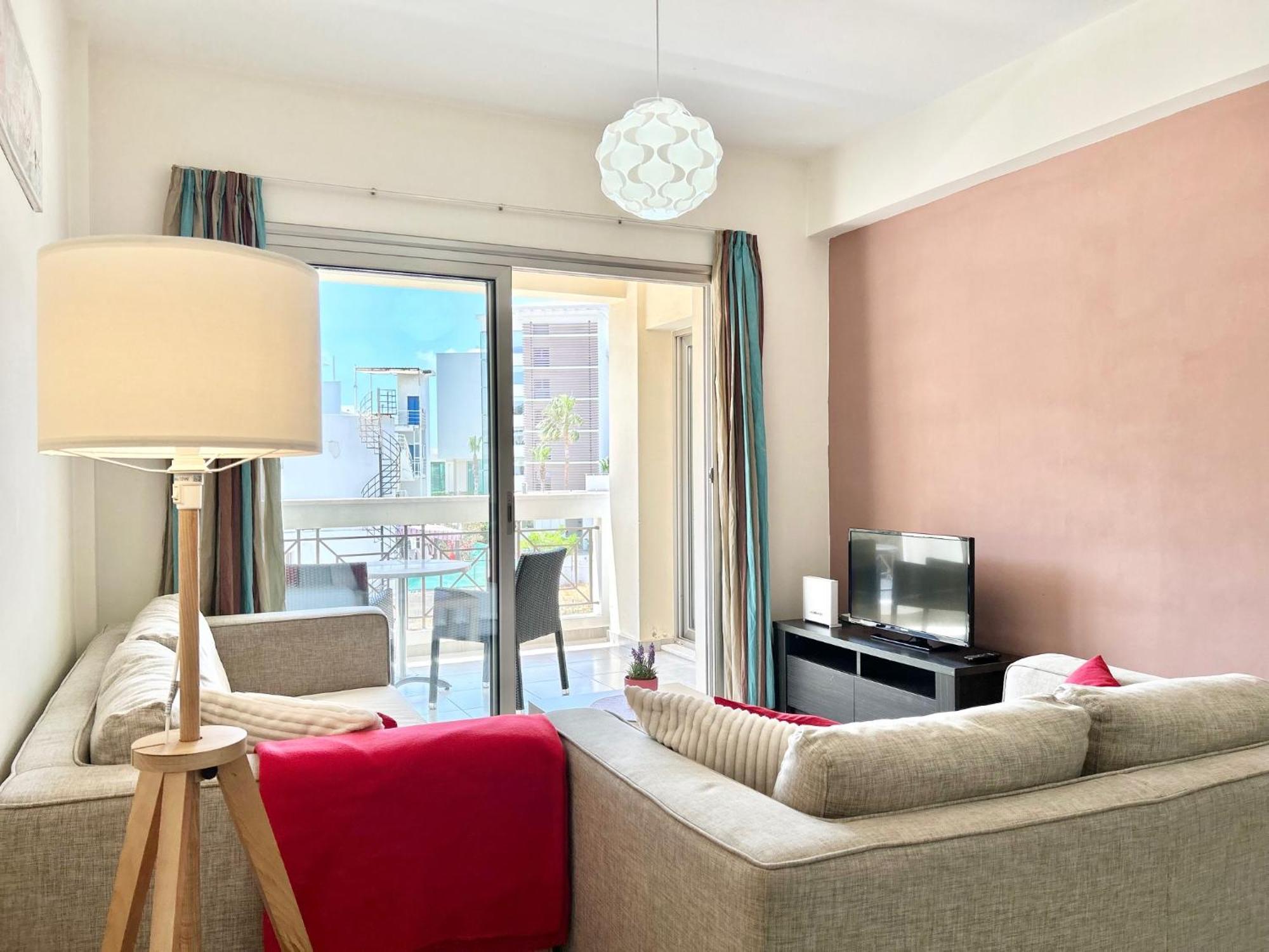 Sun Julz Apartments On The Beach Paphos Exterior photo