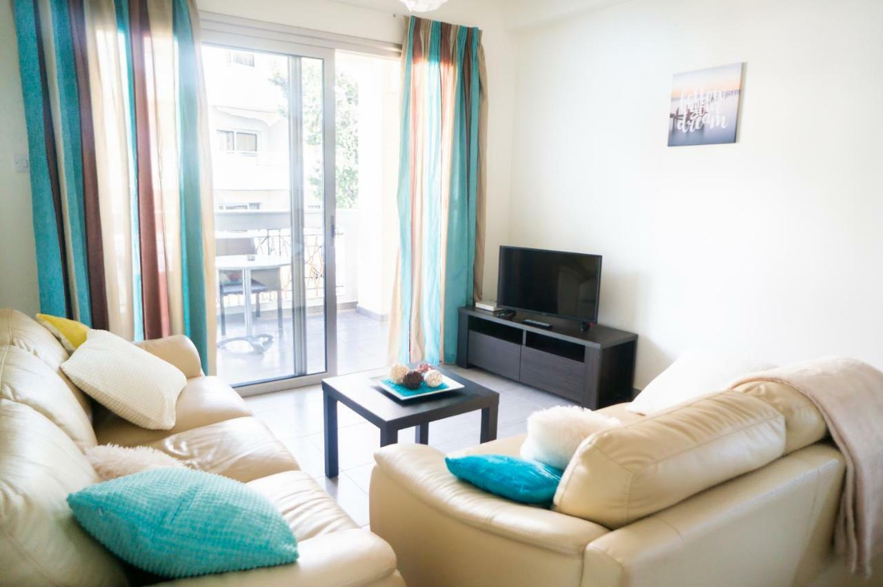 Sun Julz Apartments On The Beach Paphos Exterior photo