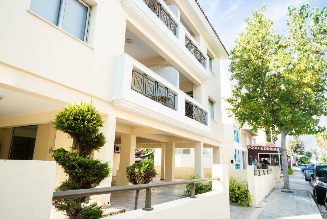Sun Julz Apartments On The Beach Paphos Exterior photo